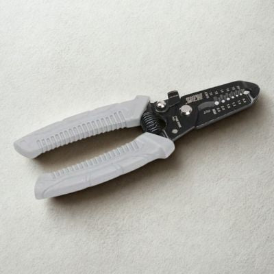 pince-a-denuder-elctrique-coupe-fil-grise